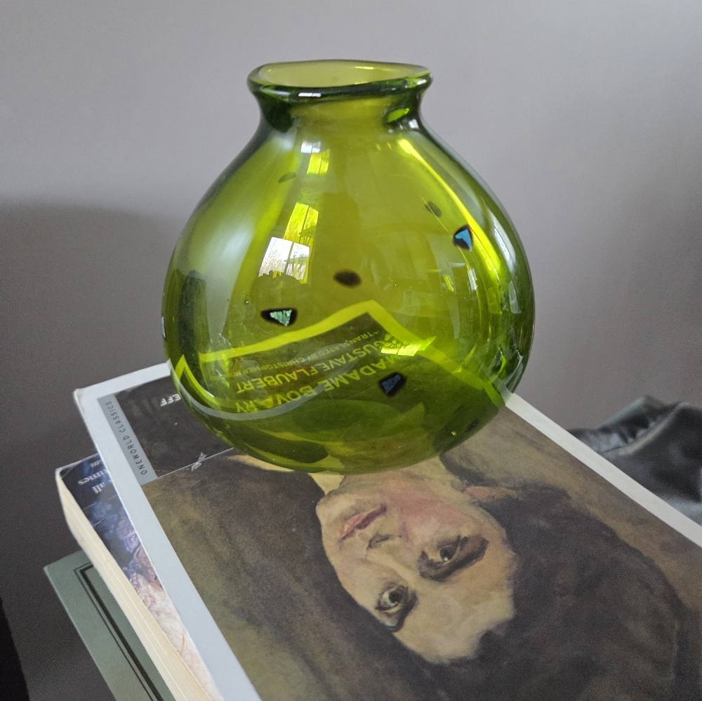 Sharon Fujimoto Handblown Sign Art Green Glass Flakes Bud Vase Vintage Japanese